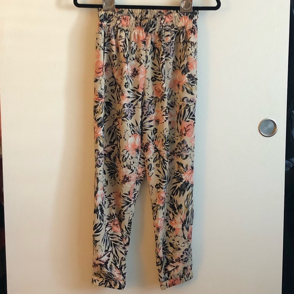 Floral soft pants, great for summer - Picture 5 of 5